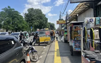 Trotoar Jalan Dewi Sartika Bogor Dijajah PKL, Pejalan Kaki Terganggu