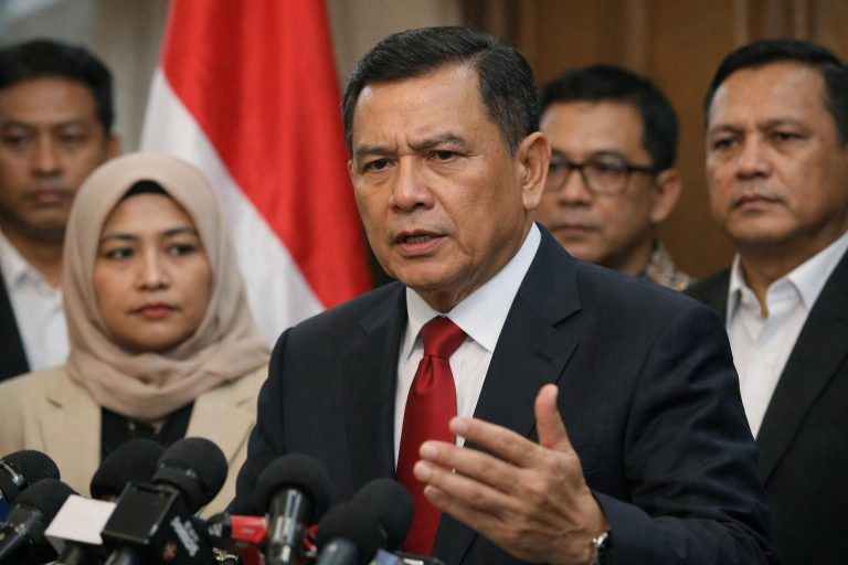 mensesneg mengimbau hotman agar menghindari mengaitkan kasus febrie adriansyah dengan presiden untuk menjaga fokus dan objektivitas.