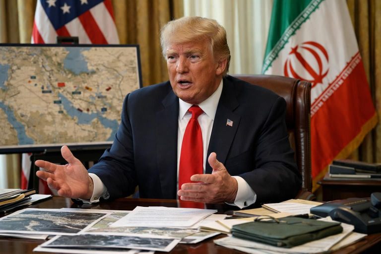 trump mengaku menghentikan serangan atas permintaan iran dan membantah klaim bahwa cadangan amunisi as menipis, menegaskan keputusan yang diambil demi stabilitas.