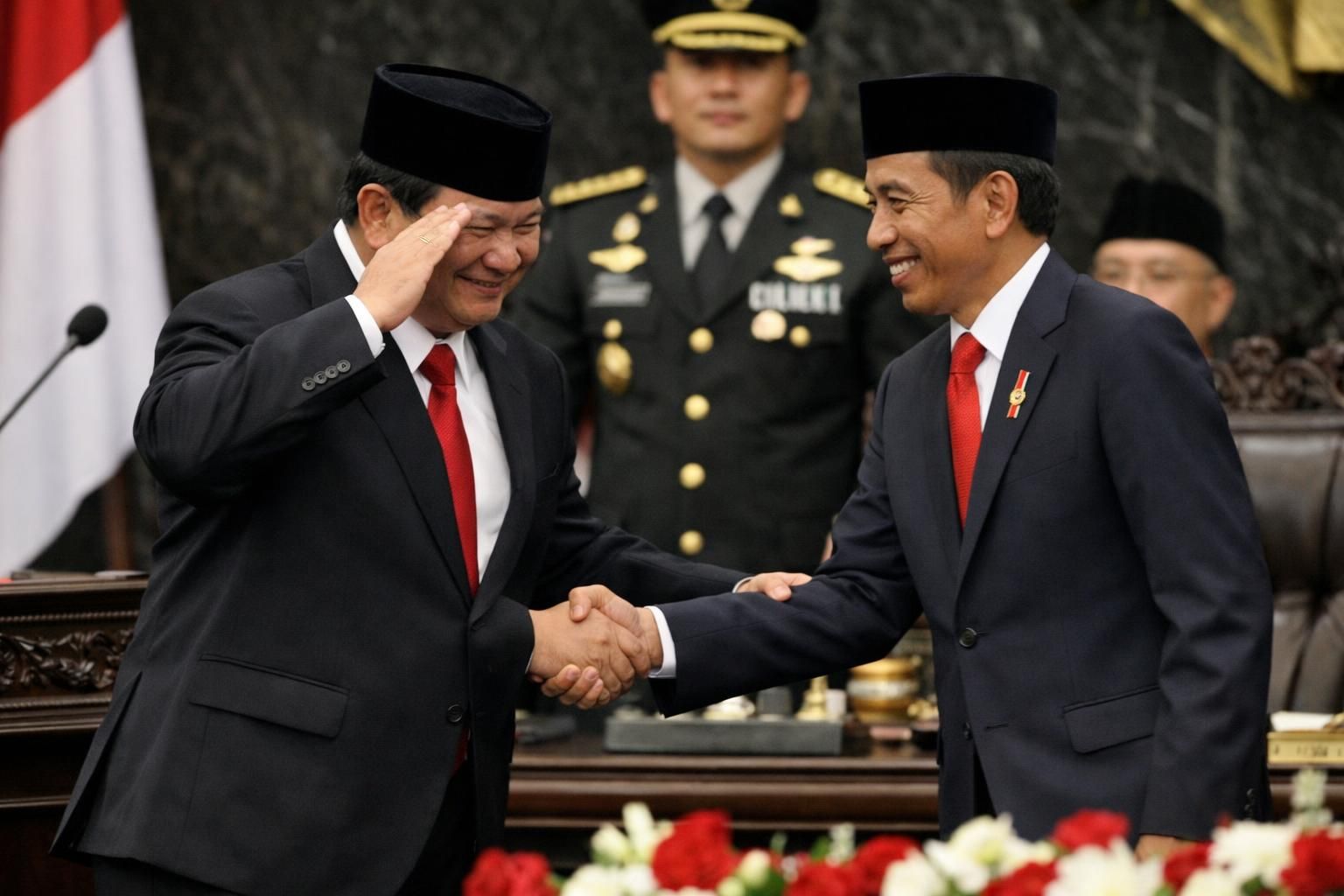 setelah pidato, prabowo menunjukkan rasa hormat dan menyapa jokowi dengan salam hangat, mempererat hubungan antara keduanya.
